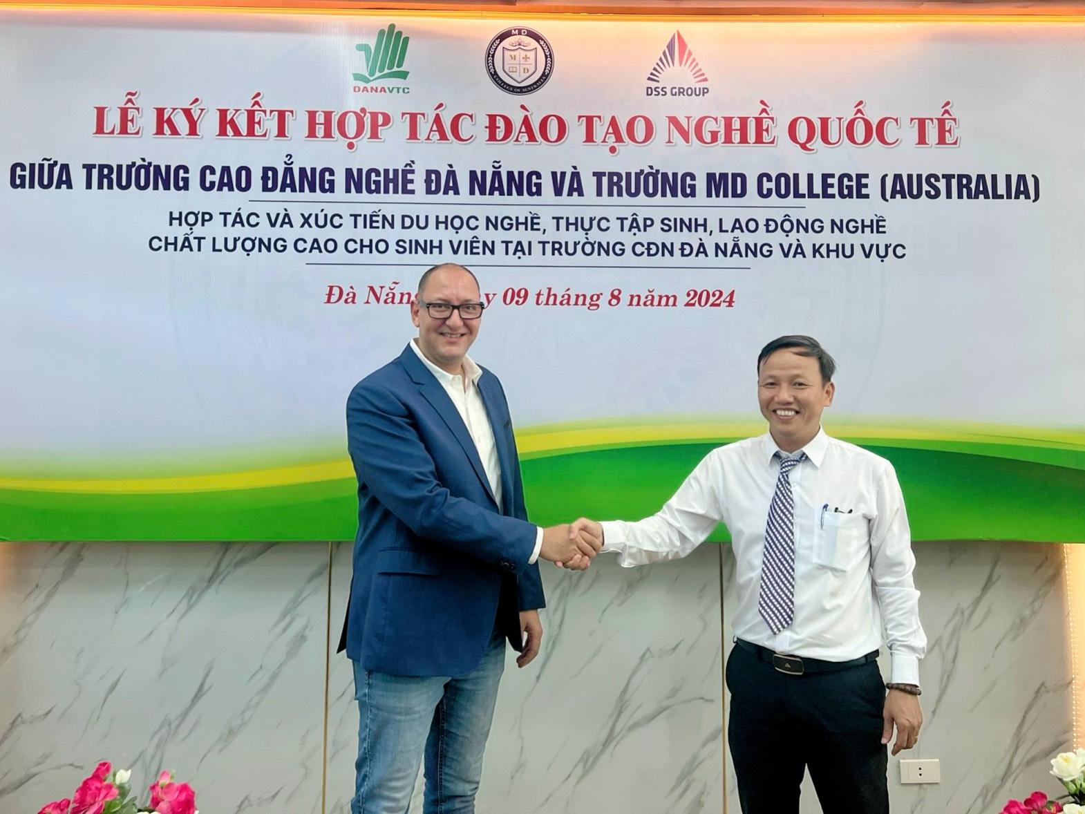 ông  Mohamed Samir - Chủ tịch Hội đồng Quản trị Trường Cao đẳng MD College of Australia, và Ông Hồ Viết Hà, Hiệu trưởng Trường Cao đẳng Nghề Đà Nẵng